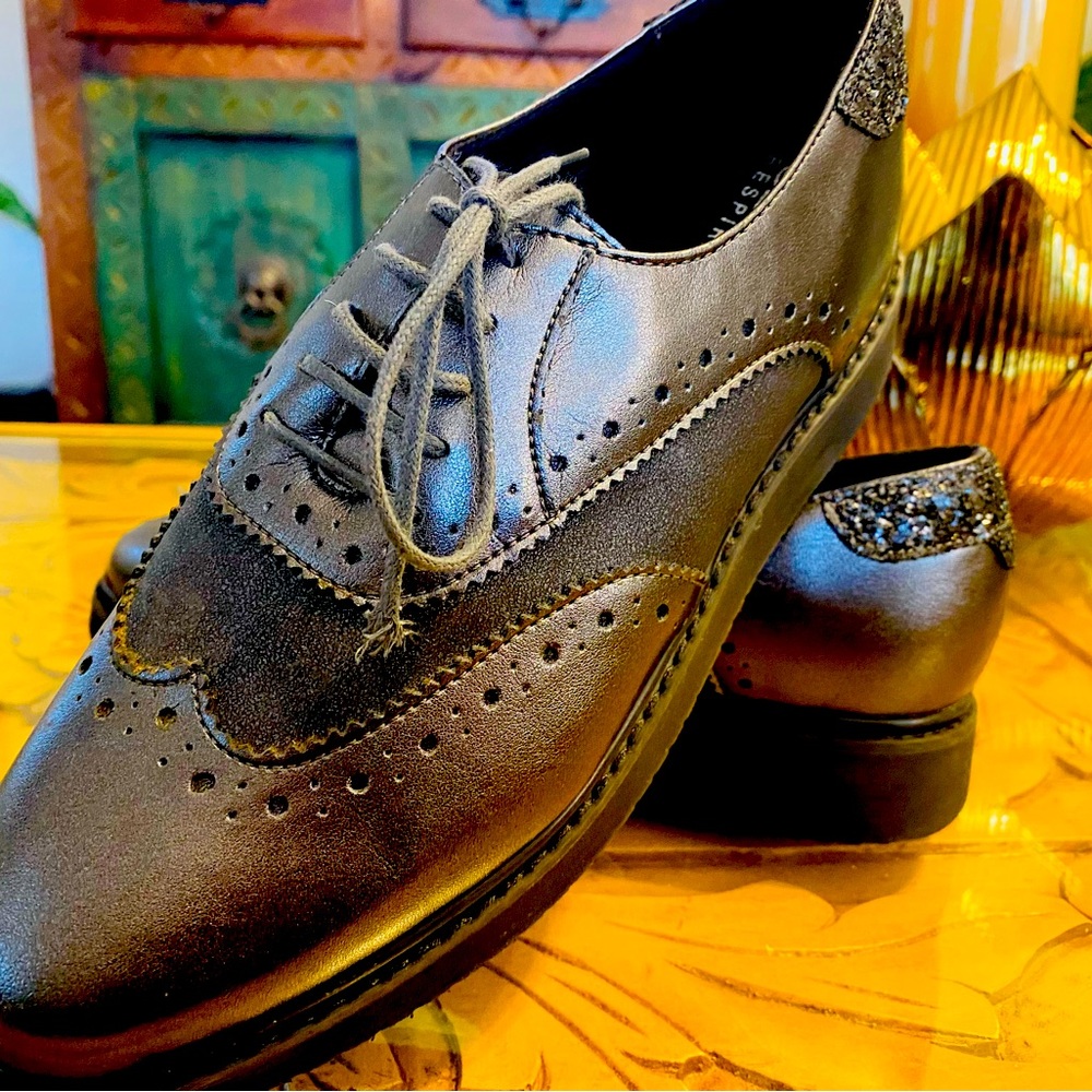 Beautiful Italian loafers with sparkles— band new, never worn.